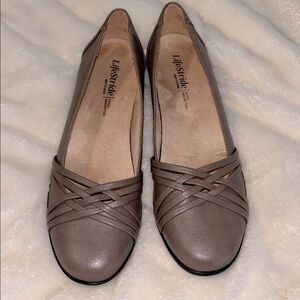 Life Stride Beige Flats with Woven Detail 9.5W NWOB